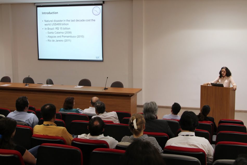 Aplicação da metodologia desenvolvida pelo Banco Mundial de valoração dos danos causados por desastres naturais foi o tema da apresentação da pesquisadora Alessandra Cristina Corsi