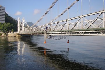 Ponte Pênsil na cidade de São Vicente, com plataforma móvel para inspeção