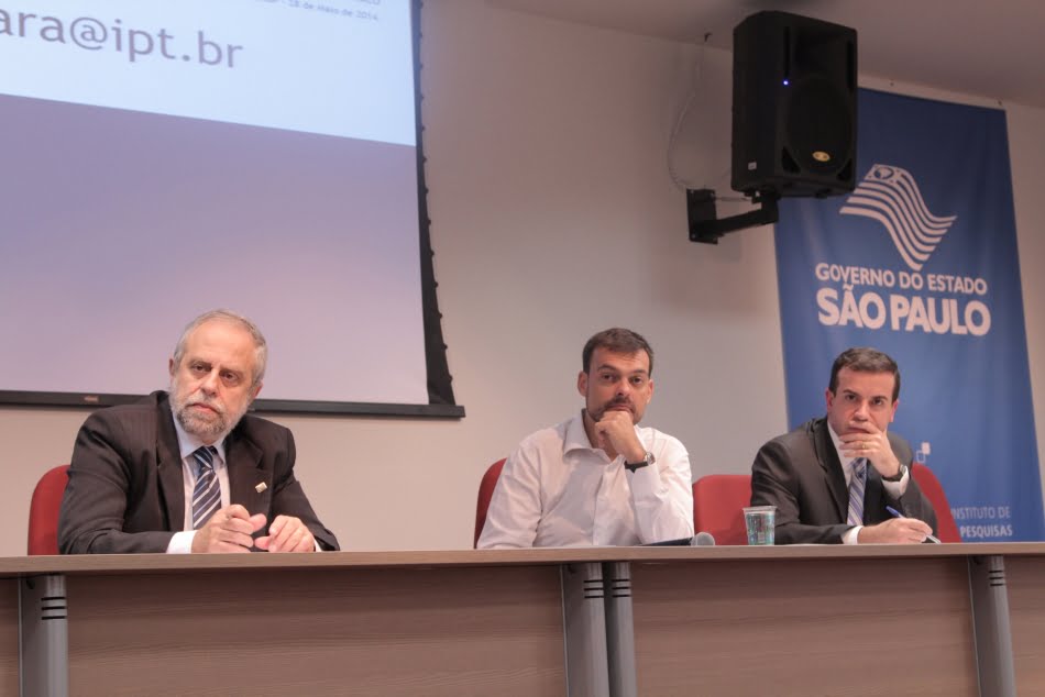 Potencialidade de navegação no estado de São Paulo foi discutida pelos participantes do evento: da esq. para a dir, Padovezi, Tércio e Avó