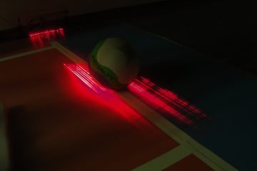 Uma área de cinco centímetros para fora, e de cinco centímetros para dentro, foi demarcada a fim de avaliar as posições das batidas das bolas nos ensaios do IPT