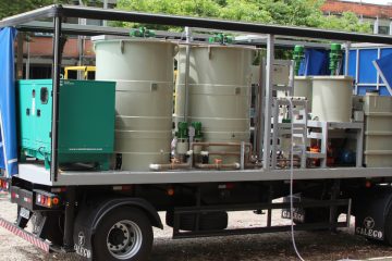 Remediação de áreas contaminadas por oxidação química 1 Sistema Móvel de Tratamento de Poluentes - SMTP: equipamento para a injeção de oxidantes e redutores no subsolo