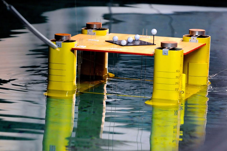 Laboratório de Engenharia Naval e Oceânica - Naval 1 Ensaios em tanque de prova