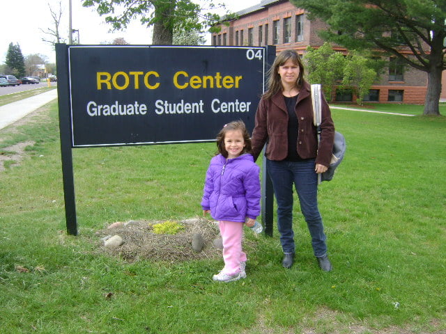 Tecnologia de pelotização 2 Sandra e a filha Júlia no campus da Michigan Tech