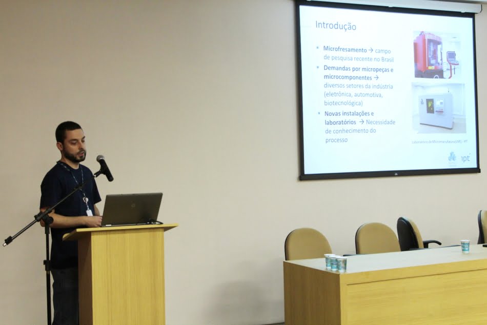 Tiago Picarelli apresenta seu trabalho sobre microfresamento