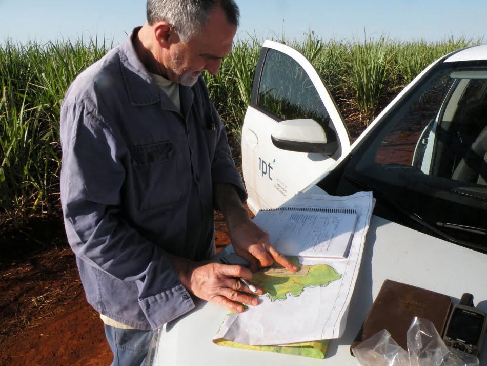 Serviço de campo realizado pelos técnicos do IPT em Ituverava