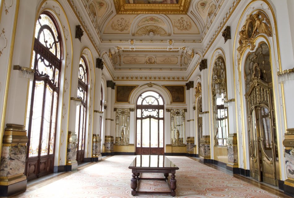 Quantifica&ccedil;&atilde;o de superf&iacute;cies revestidas de ouro de objetos e detalhes da &aacute;rea interna do teatro foi realizada pelo Laborat&oacute;rio de Fotogrametria e Processamento de Imagens da Se&ccedil;&atilde;o de Apoio T&eacute;cnico da antiga Divis&atilde;o de Geologia do IPT em 1995. Cr&eacute;dito foto: Jose Cordeiro/SPTuris