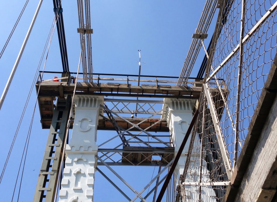 Anemômetro com biruta foi uma das ferramentas empregadas para o monitoramento da estrutura