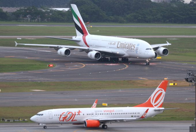 A380 da Emirates em Guarulhos: pistas do aeroporto contaram com apoio tecnológico do IPT - Foto: GRU Airport / Divulgação