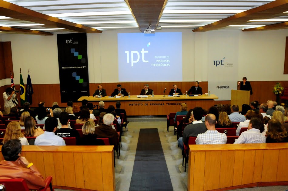 Mestrado Profissional é mão na massa 3 Cerimônia de entrega dos diplomas no auditório do IPT