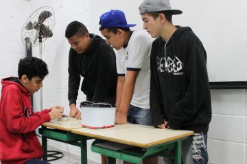 Modelo de reservatório para captação direta de água de chuva com abertura automática foi um dos projetos dos alunos