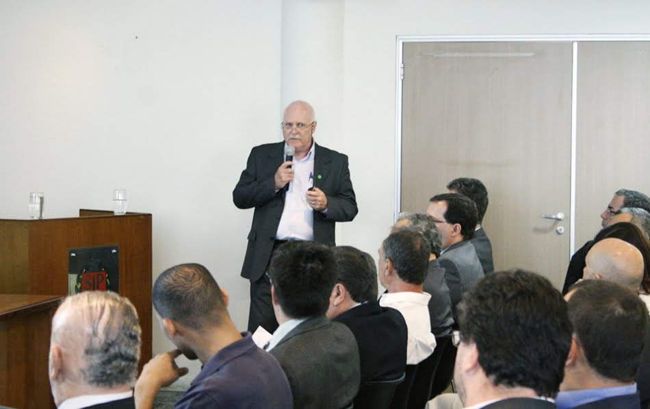 Pesquisador do IPT Ronaldo Rocha abordou monitoramento de barragens durante seminário técnico - Crédito: Secretaria de Energia e Mineração de SP