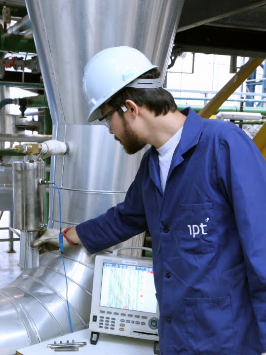 Ferramenta para uso em trabalhos de campo de avaliação energética de processos industriais, o calorímetro é instalado no chão de fábrica em uma linha paralela à principal