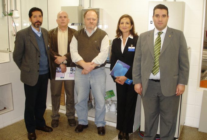 Representantes do Chile em visita ao Laboratório de Instalações Prediais e Saneamento