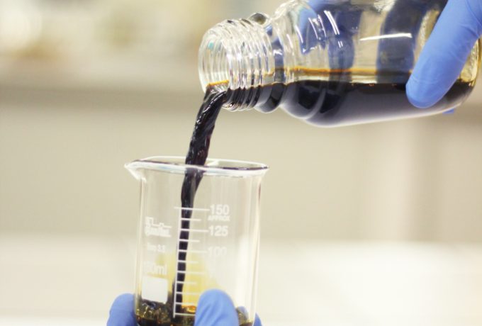 Bio-óleo pode ser usado como insumo químico e também como combustível em alguns tipos de sistemas de geração, entre outras aplicações