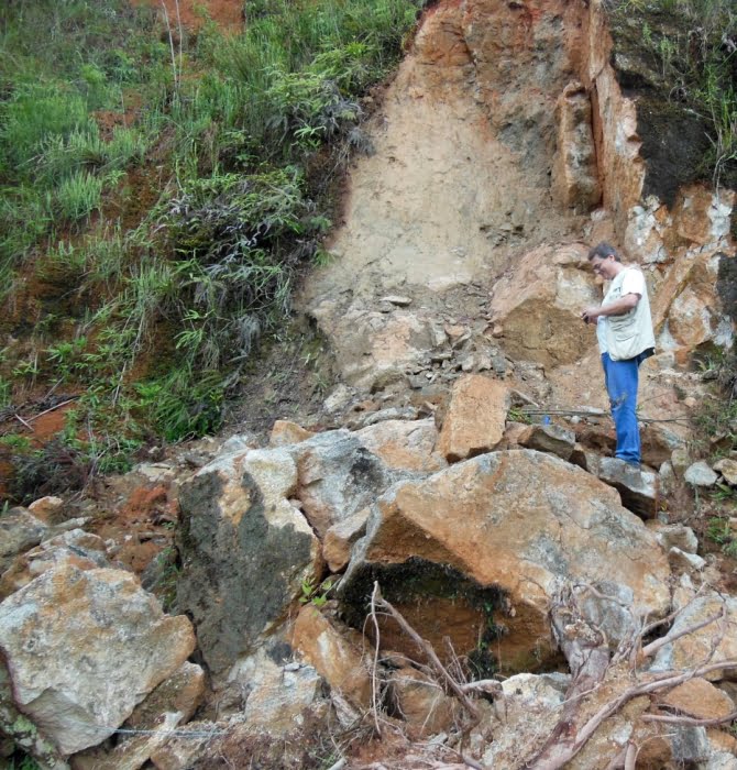 Pesquisadores do IPT trabalham em Monteiro Lobato, no interior de São Paulo