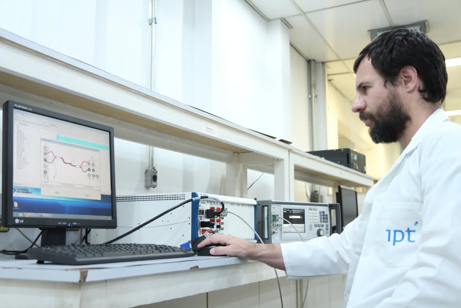 Laboratório de Metrologia Elétrica - LME 2 Calibração de equipamento de instrumentação virtual