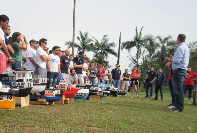 Alunos de oito universidades brasileiras e duas estrangeiras, em um total de 20 equipes, participaram do evento