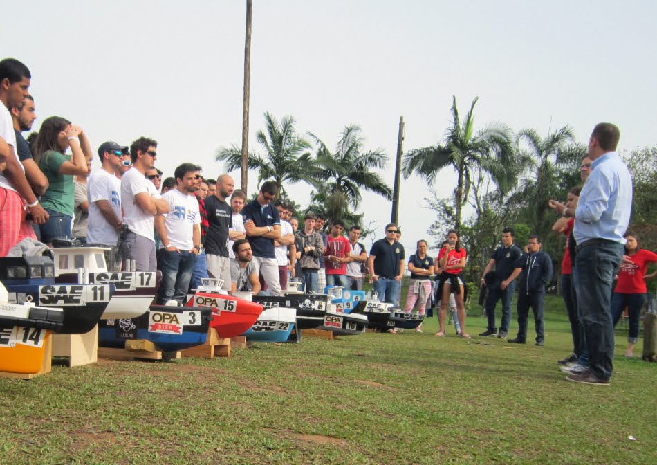 Alunos de oito universidades brasileiras e duas estrangeiras, em um total de 20 equipes, participaram do evento