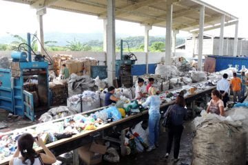 Doze cenários propostos no plano pelo IPT incluem a construção de novo aterro para receber rejeitos e a separação semimecanizada dos resíduos mistos, com apoio e ampliação das cooperativas, entre outros