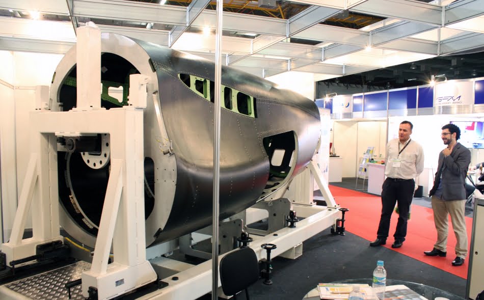 Estande compartilhado com Governo do Estado contou com fuselagem de avião