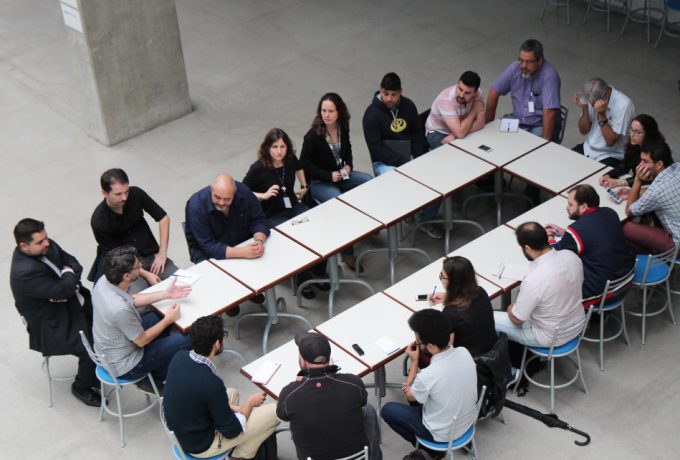 Jornalistas se encontram com pesquisadores no prédio do Núcleo de Bionanomanufatura do IPT