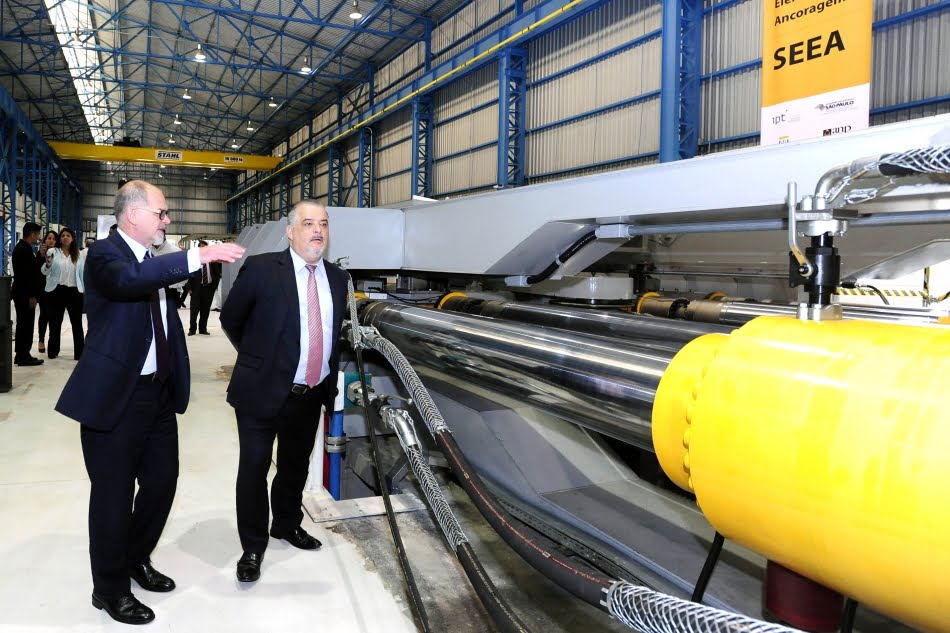Fernando Landgraf (à esquerda) e Márcio França: sistema inaugurado oferece uma nova tecnologia aos mercados do Brasil e de todo o mundo. Crédito foto: Agência Luz
