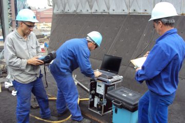 Equipe do IPT realiza medição da composição de gases em indústria