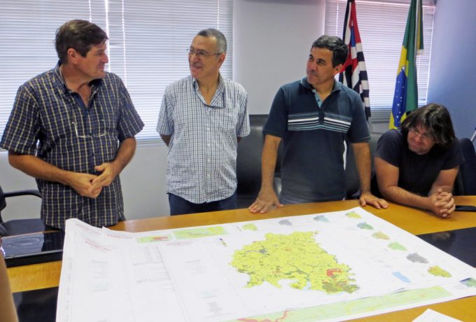Pesquisadores do IPT apresentaram resultados do projeto de elaboração da carta geotécnica à Prefeitura do município