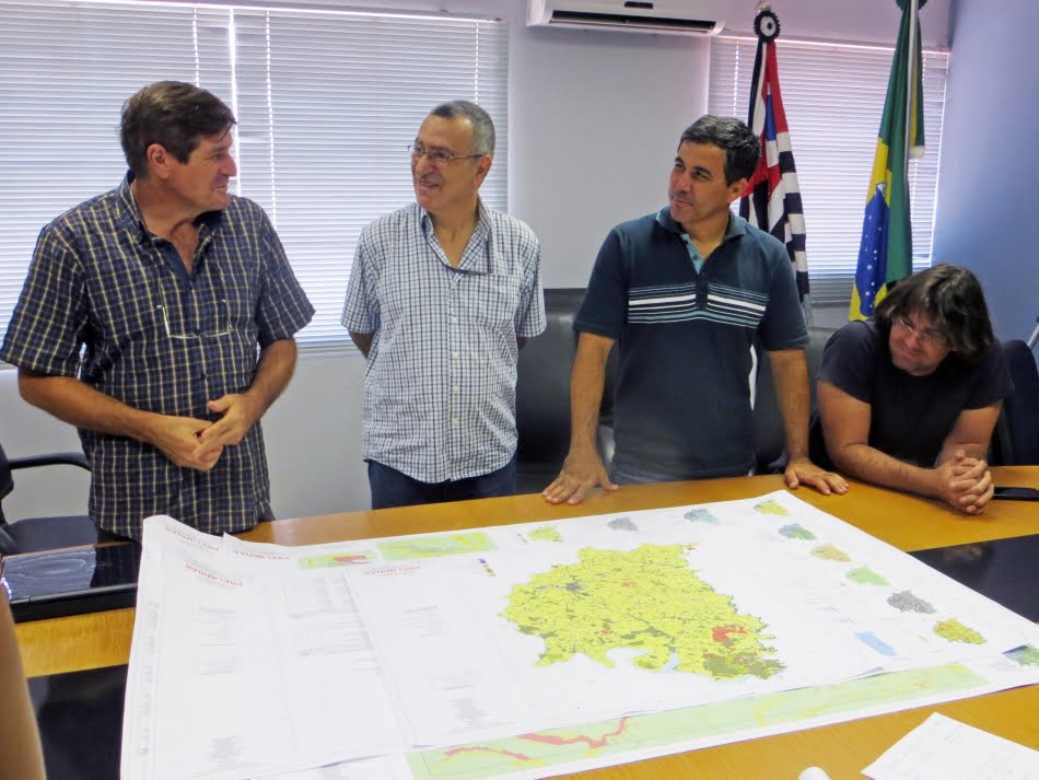 Pesquisadores do IPT apresentaram resultados do projeto de elaboração da carta geotécnica à Prefeitura do município