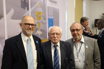 Landgraf, Goldemberg e Luís Madi, diretor-geral do Instituto de Tecnologia de Alimentos (Ital), da esq. para a dir, na cerimônia de lançamento do edital