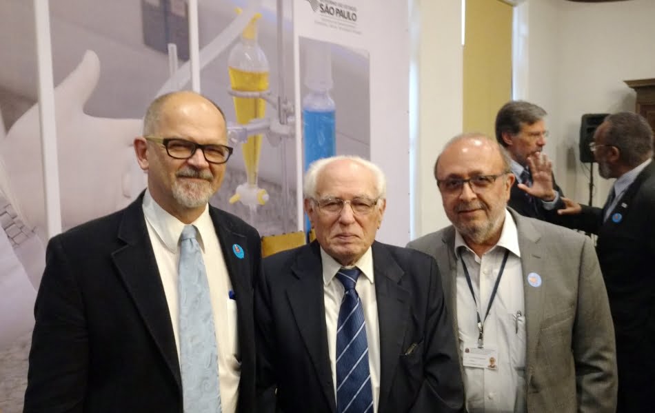 Landgraf, Goldemberg e Luís Madi, diretor-geral do Instituto de Tecnologia de Alimentos (Ital), da esq. para a dir, na cerimônia de lançamento do edital