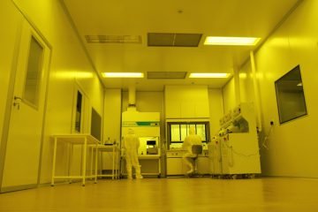 Fotolitografia, deposição de filmes finos e espessos, corrosão seca e processamento de wafers são algumas das técnicas disponíveis na sala limpa do Laboratório de Micromanufatura do IPT