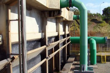 Perdas significativas de água ocorrem principalmente por evaporação nas torres de resfriamento nas plantas