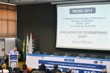 Pesquisador Claudio Mitidieri em palestra durante o evento