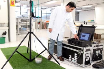 Ensaio de altura crítica de queda também pode ser aplicado na avaliação de tatames de academias de lutas e pisos de grama sintética