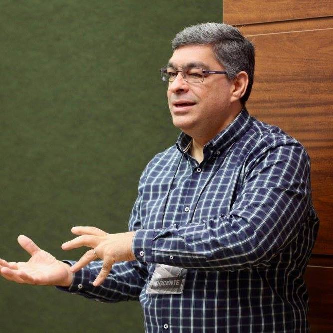 Larieira: "Tinha intenção em migrar da carreira executiva para a acadêmica. O mestrado me preparou, com excelência, em pesquisa"