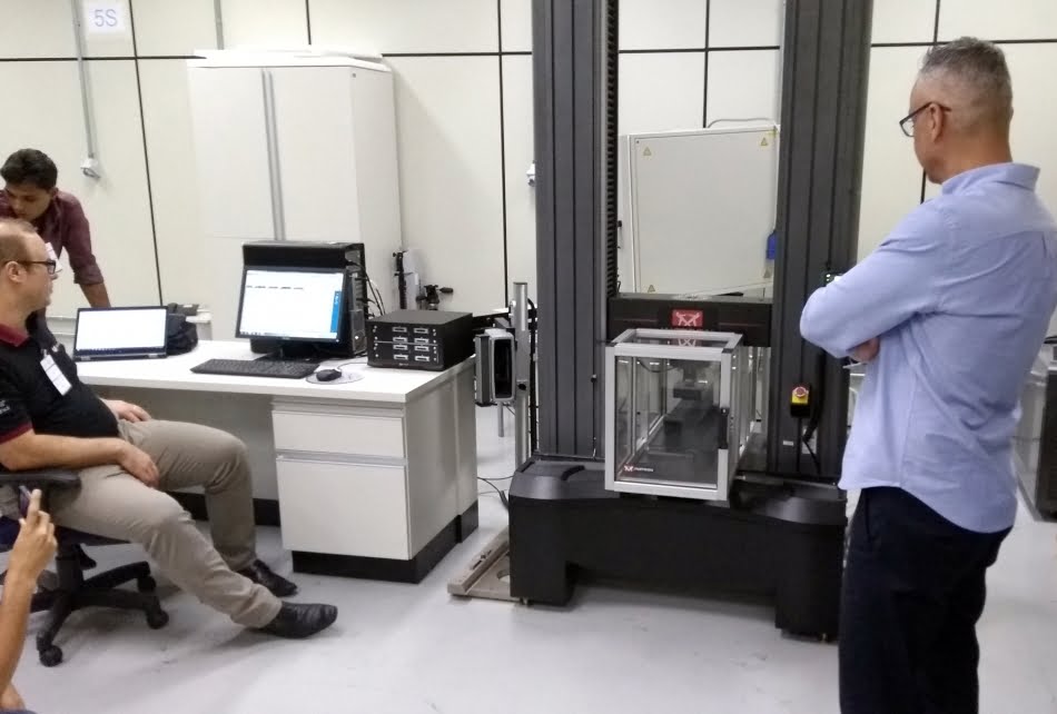 ...e teste da estrutura no laboratório do IPT.