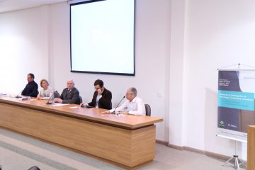 Mesa de abertura do seminário teve a presença (da esq. para a dir) de Carlos Eduardo Sartor (Finep), Maria Salette de Carvalho Weber (coordenadora do SiNAT), Fulvio Vittorino (IPT), Márcio M. Fabricio (USP) e José de Paula Barros Neto (UFC/Antac)
