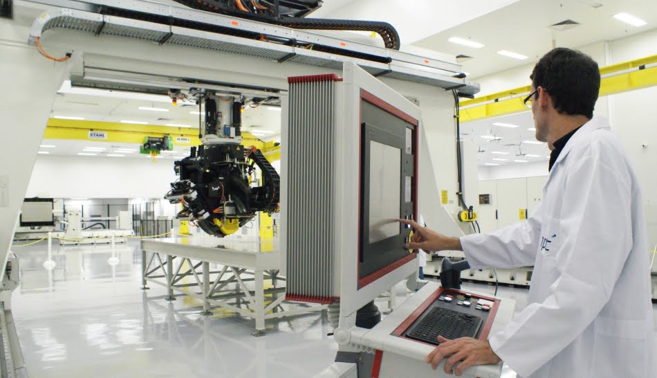 “Parceria com IPT dará condições de oferecer treinamentos em ambiente marcado pela tecnologia de ponta”, afirmou presidente da Almaco - na foto, a sala limpa do Núcleo de Estruturas Leves