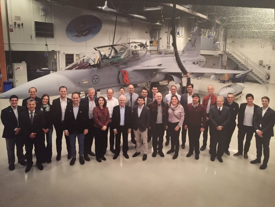 ...e à fábrica da Saab, que desenvolveu o Gripen, a nova aeronave de caça da Força Aérea Brasileira