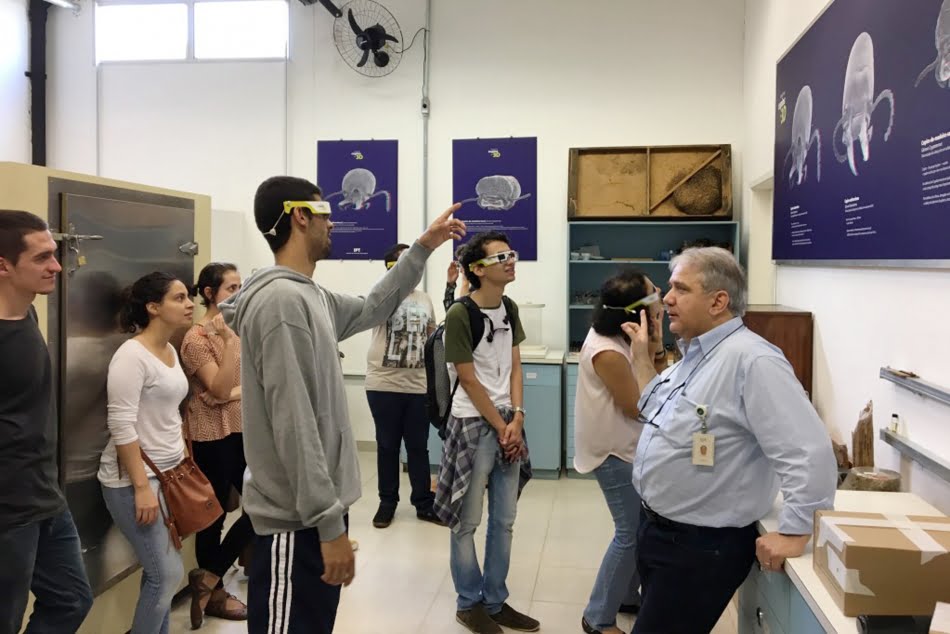 Visita técnica ao laboratório do IPT fez parte da programação da oficina sobre insetos