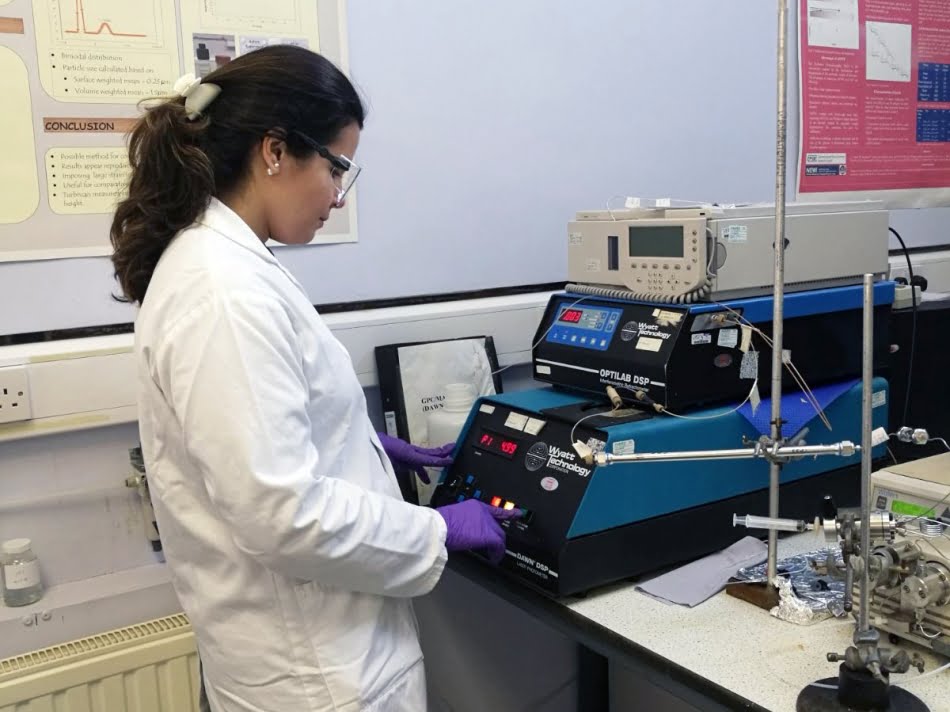 Luciana realizou a caracterização dos materiais por meio de diversas técnicas, entre elas a cromatografia de permeação em gel (GPC)...