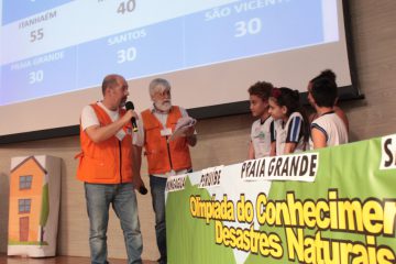 Pesquisadores Marcelo Gramani (à esq) e Eduardo Soares de Macedo foram os dois apresentadores da Olimpíada