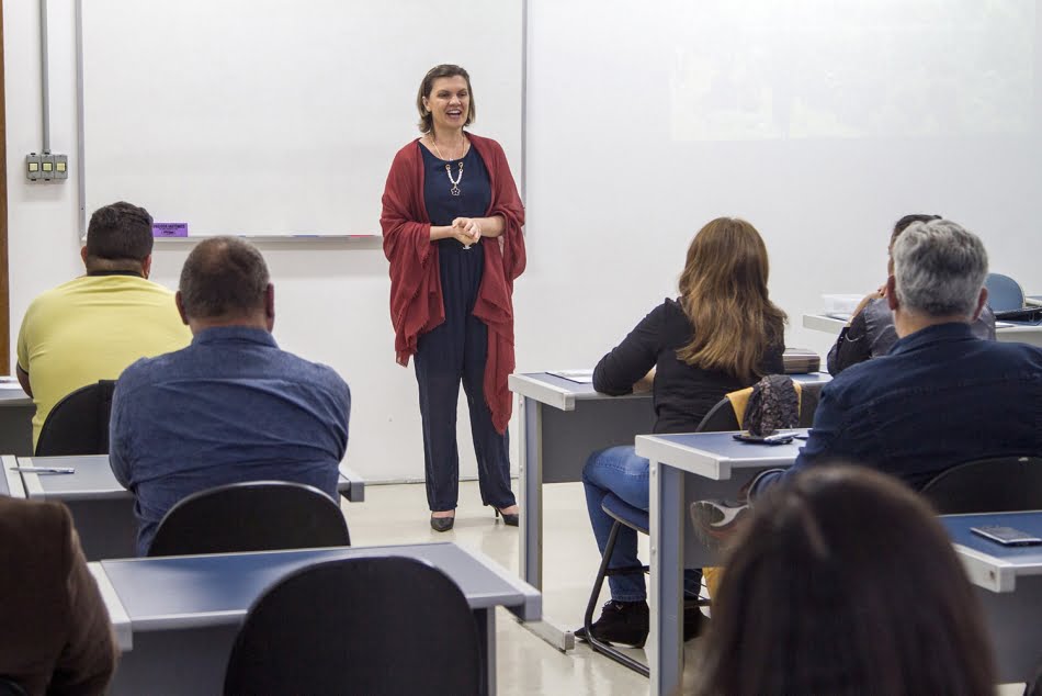 Secretária-adjunta de Turismo de São Paulo, Bianca Colepicolo, em curso da Plataforma Pró-Municípios no IPT