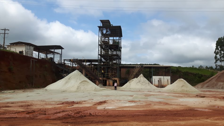 Entre os minerais com potencial para a exploração estão rochas para brita e fins ornamentais e argila para cerâmica