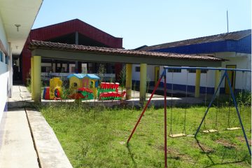 Ocupada anteriormente pela instituição Proinfância - Espaço Educativo Infantil, a edificação chamou a atenção da Secretaria de Obras do município por conta da existência de patologias como rachaduras e desníveis