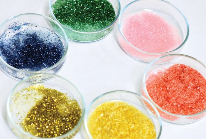 Glitters convencionais e bioglitters foram ensaiados no Laboratório de Análises Químicas do IPT