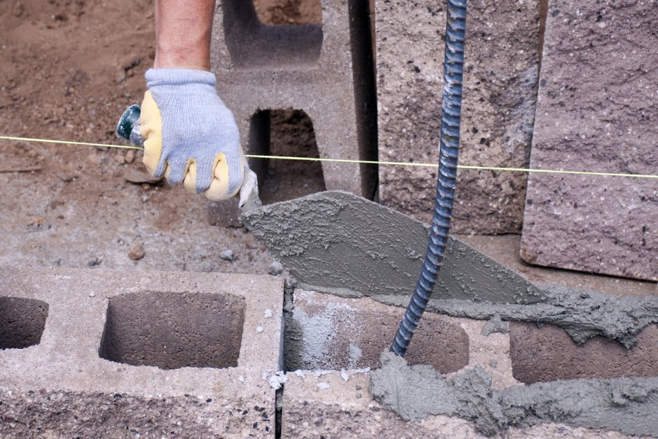 Durabilidade é uma das características a serem consideradas nas etapas de projeto e de dimensionamento de estruturas, uma vez que está relacionada à vida útil das obras