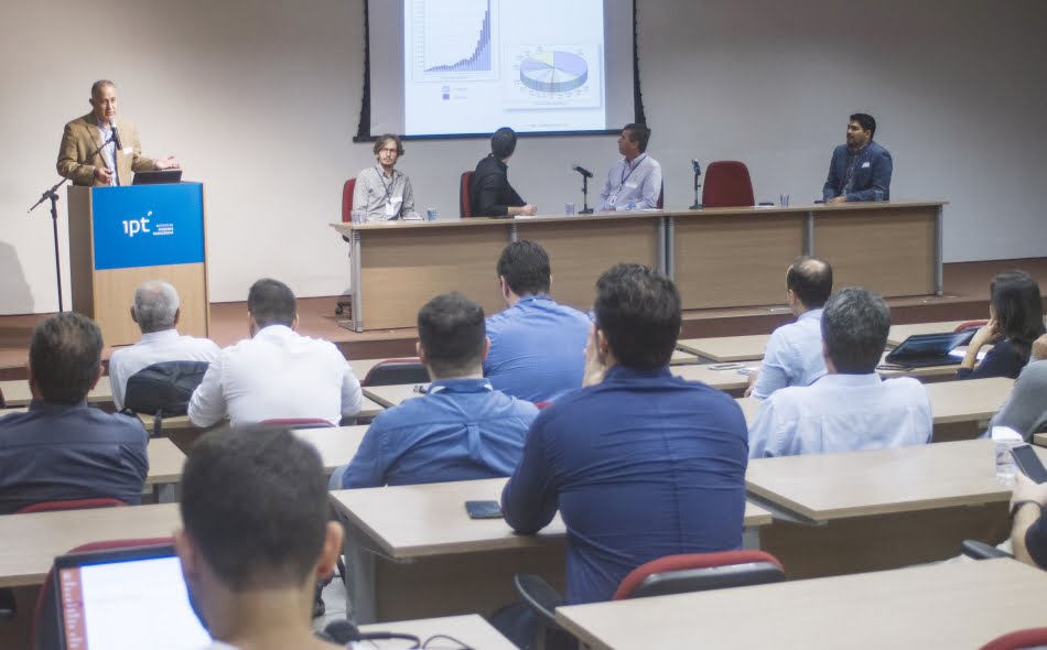 Grupo formado pelas quatro instituições recebeu 60 convidados para discussão da criação da rede - no destaque, à esquerda, Jorge Vicente Lopes da Silva, diretor do CTI