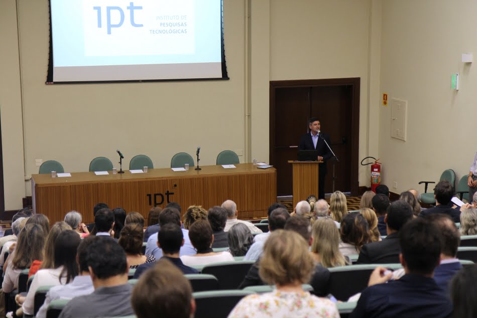 O diretor-presidente do IPT deu as boas-vindas à Anpei